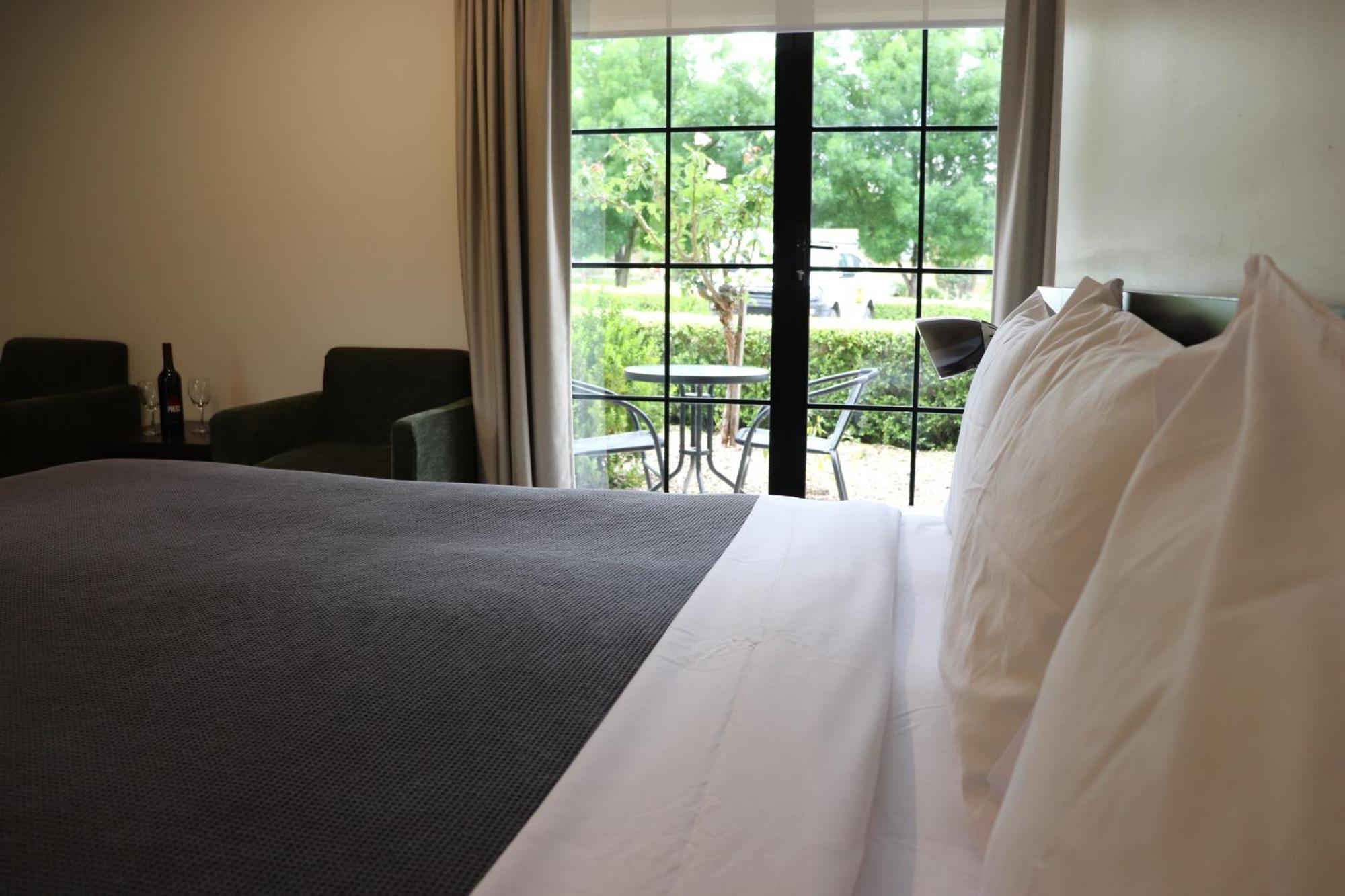 Cootamundra Heritage Motel & Apartments Екстериор снимка